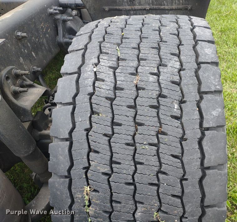 image for item LL9054 2014 Freightliner Cascadia  semi truck