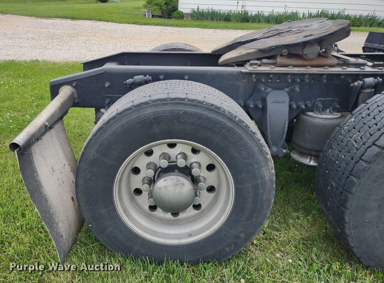 image for item LL9054 2014 Freightliner Cascadia  semi truck