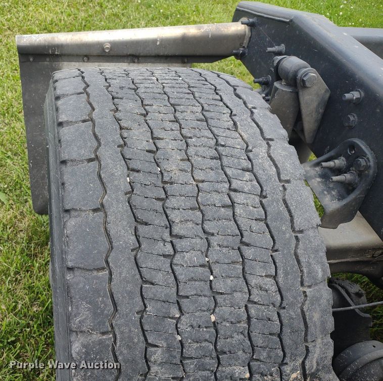 image for item LL9054 2014 Freightliner Cascadia  semi truck