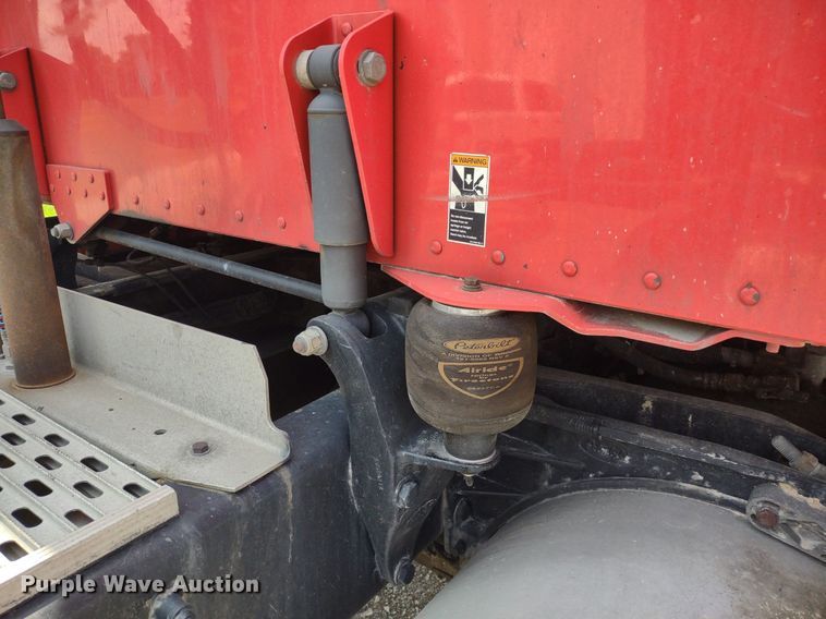 image for item LL9055 2013 Peterbilt 386  semi truck