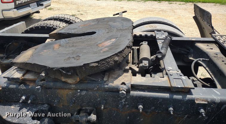 image for item LL9055 2013 Peterbilt 386  semi truck