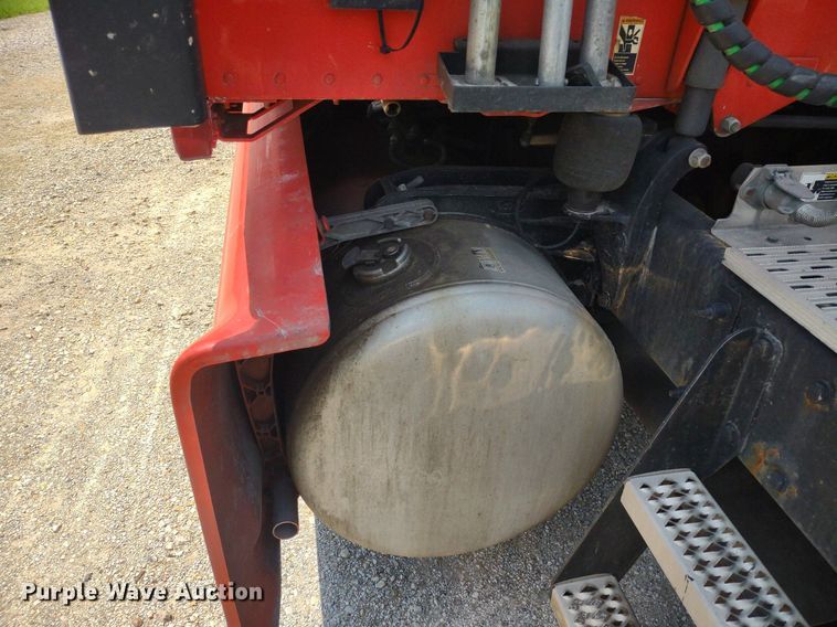 image for item LL9055 2013 Peterbilt 386  semi truck