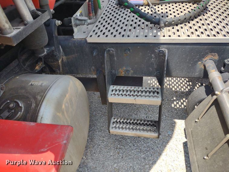 image for item LL9055 2013 Peterbilt 386  semi truck