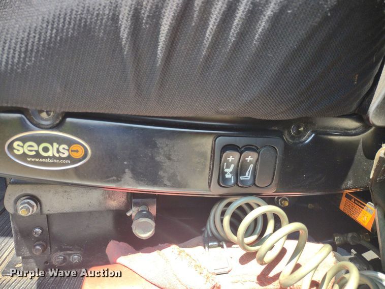 image for item LL9055 2013 Peterbilt 386  semi truck