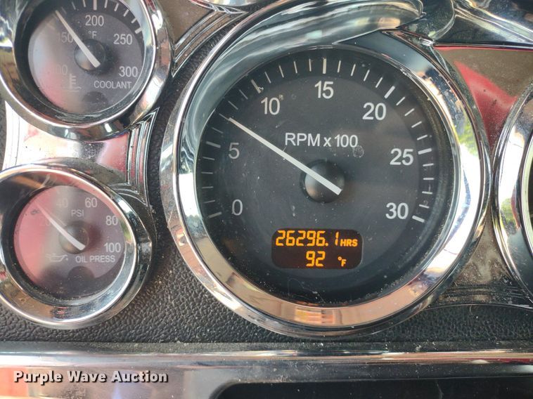 image for item LL9055 2013 Peterbilt 386  semi truck