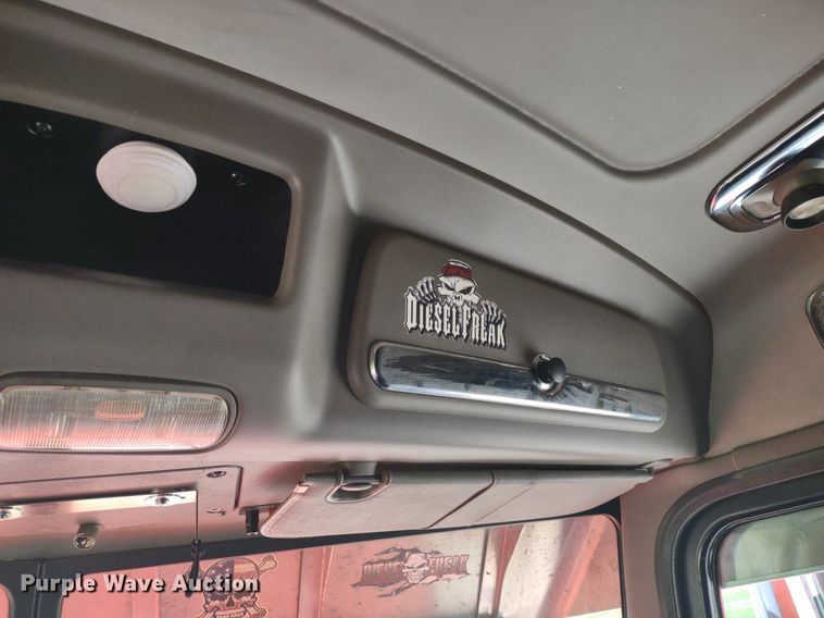 image for item LL9055 2013 Peterbilt 386  semi truck