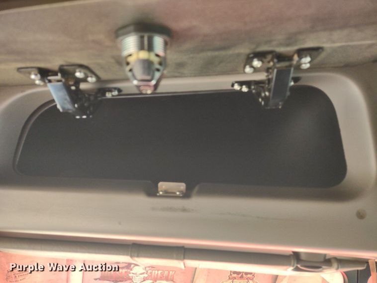 image for item LL9055 2013 Peterbilt 386  semi truck