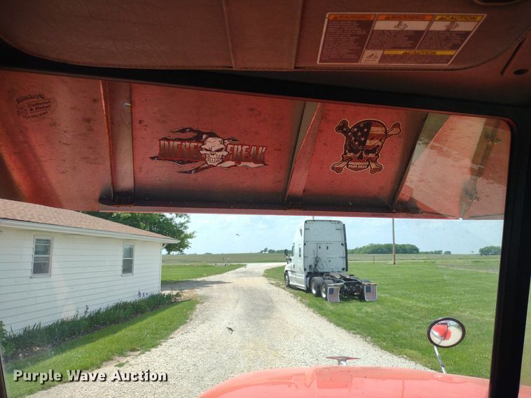 image for item LL9055 2013 Peterbilt 386  semi truck