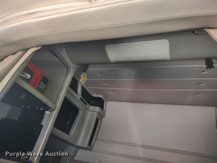 image for item LL9055 2013 Peterbilt 386  semi truck