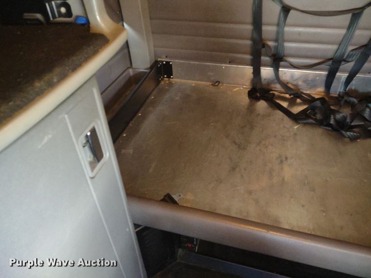 image for item LL9055 2013 Peterbilt 386  semi truck