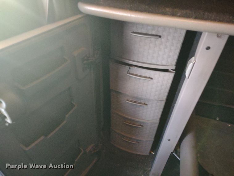 image for item LL9055 2013 Peterbilt 386  semi truck