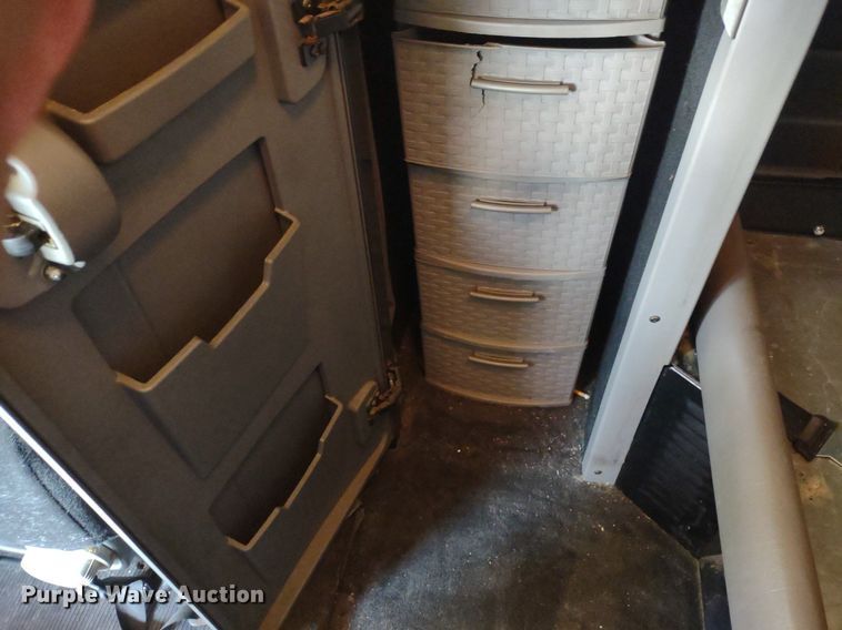 image for item LL9055 2013 Peterbilt 386  semi truck