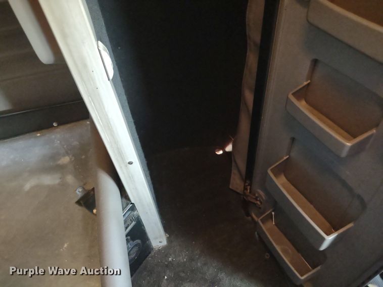 image for item LL9055 2013 Peterbilt 386  semi truck