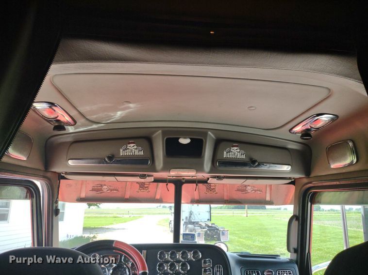 image for item LL9055 2013 Peterbilt 386  semi truck