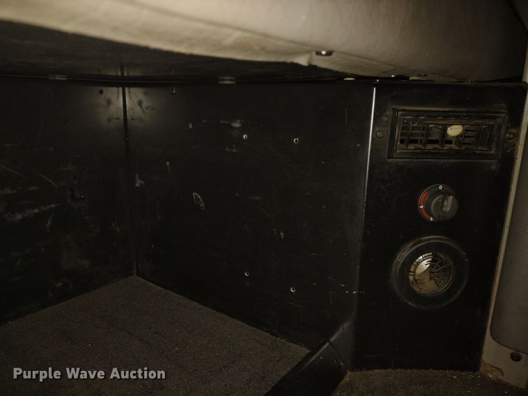 image for item LL9055 2013 Peterbilt 386  semi truck