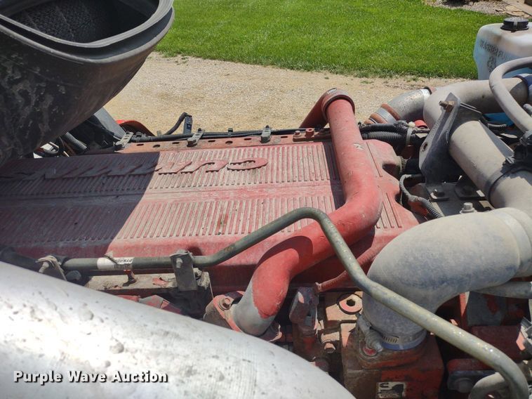 image for item LL9055 2013 Peterbilt 386  semi truck