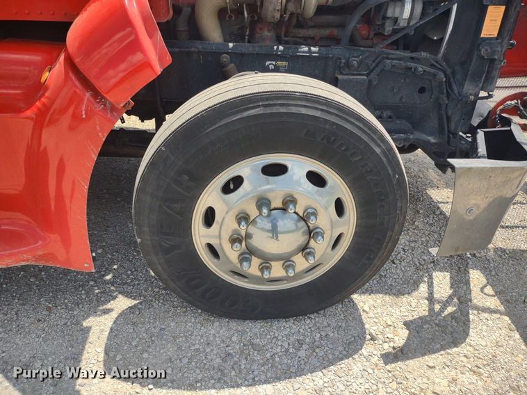 image for item LL9055 2013 Peterbilt 386  semi truck