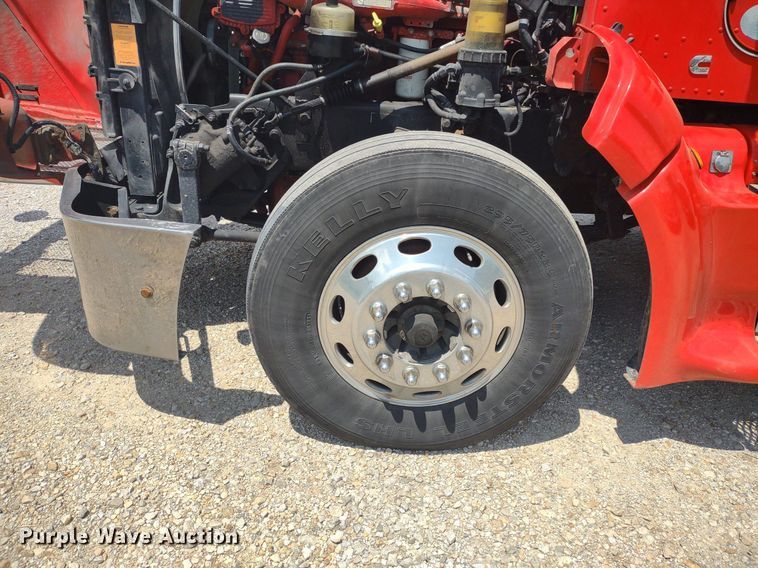 image for item LL9055 2013 Peterbilt 386  semi truck