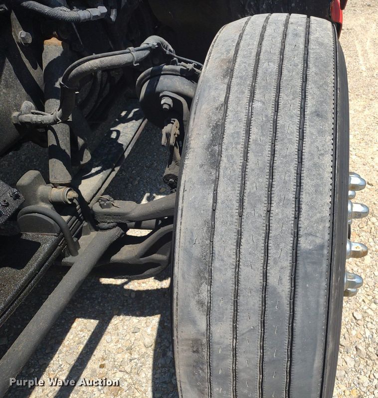 image for item LL9055 2013 Peterbilt 386  semi truck