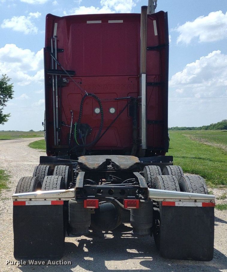 image for item LL9056 2014 International ProStar 122  semi truck