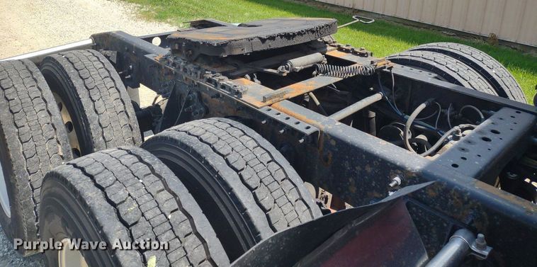 image for item LL9056 2014 International ProStar 122  semi truck