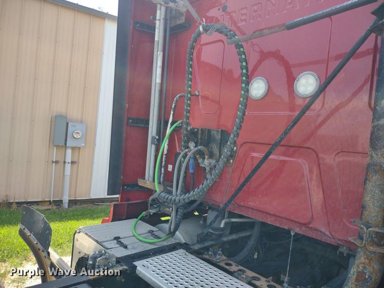 image for item LL9056 2014 International ProStar 122  semi truck