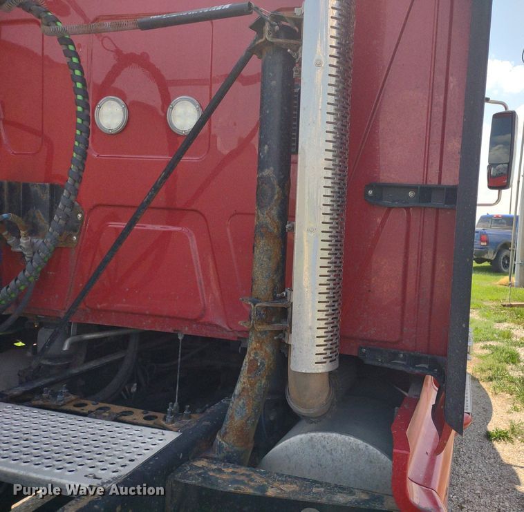 image for item LL9056 2014 International ProStar 122  semi truck