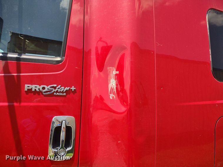 image for item LL9056 2014 International ProStar 122  semi truck