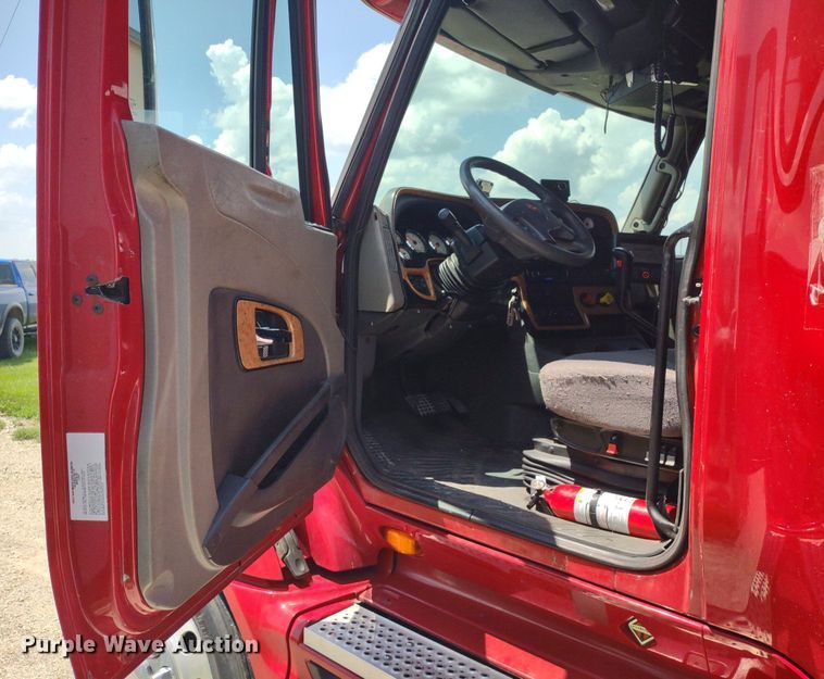 image for item LL9056 2014 International ProStar 122  semi truck