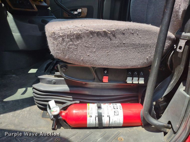 image for item LL9056 2014 International ProStar 122  semi truck