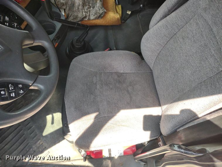 image for item LL9056 2014 International ProStar 122  semi truck