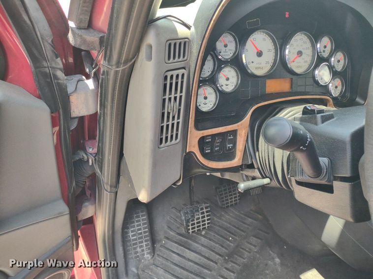 image for item LL9056 2014 International ProStar 122  semi truck