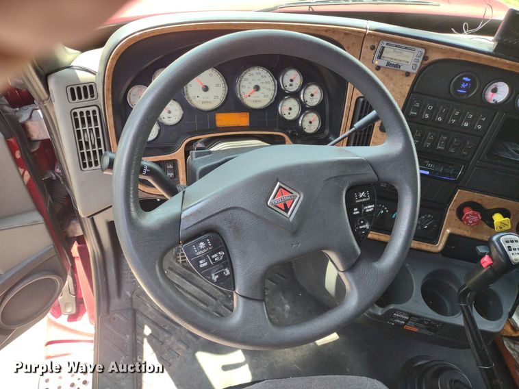 image for item LL9056 2014 International ProStar 122  semi truck