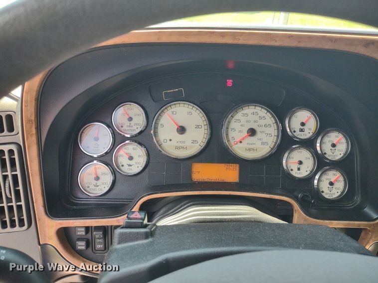 image for item LL9056 2014 International ProStar 122  semi truck