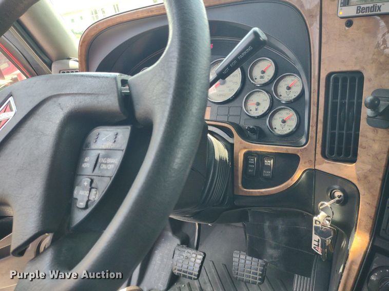 image for item LL9056 2014 International ProStar 122  semi truck