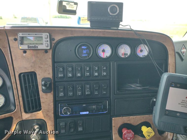 image for item LL9056 2014 International ProStar 122  semi truck