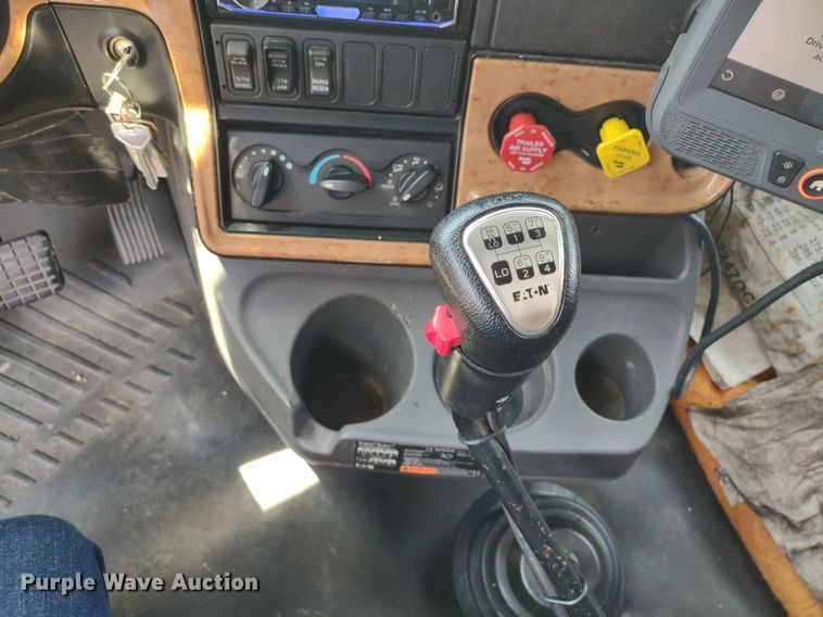 image for item LL9056 2014 International ProStar 122  semi truck