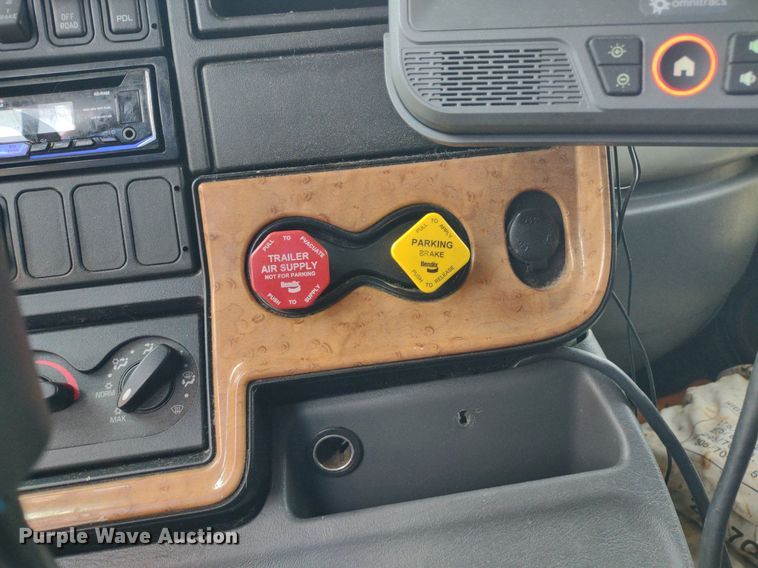 image for item LL9056 2014 International ProStar 122  semi truck