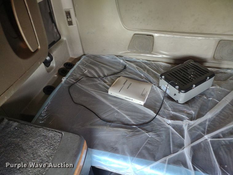 image for item LL9056 2014 International ProStar 122  semi truck