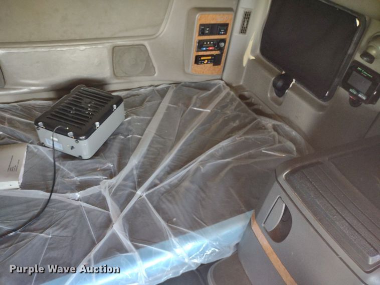 image for item LL9056 2014 International ProStar 122  semi truck