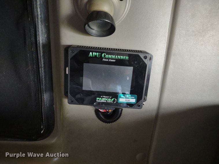 image for item LL9056 2014 International ProStar 122  semi truck