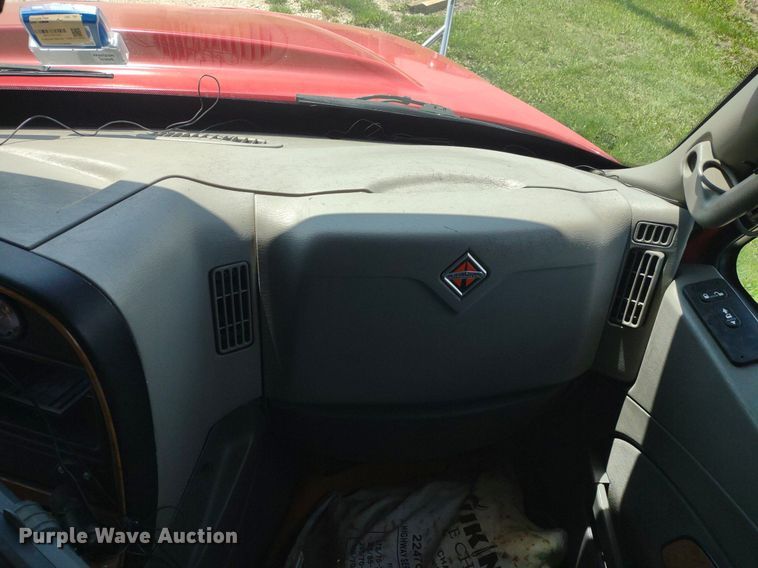 image for item LL9056 2014 International ProStar 122  semi truck