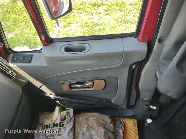 image for item LL9056 2014 International ProStar 122  semi truck