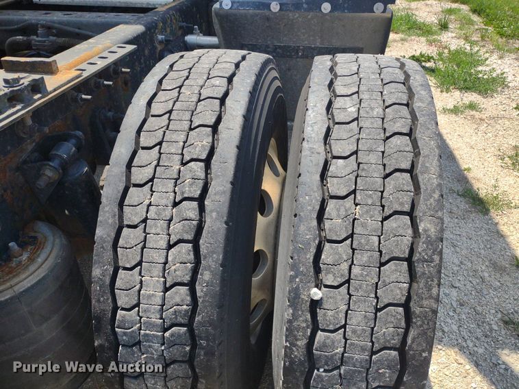 image for item LL9056 2014 International ProStar 122  semi truck