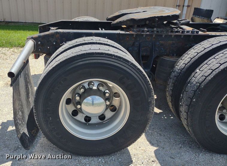 image for item LL9056 2014 International ProStar 122  semi truck