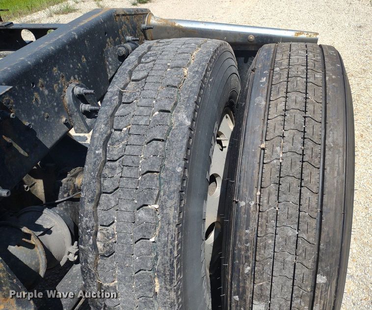 image for item LL9056 2014 International ProStar 122  semi truck