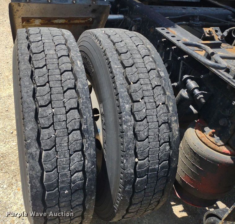 image for item LL9056 2014 International ProStar 122  semi truck