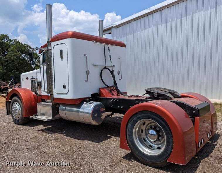 image for item LM9792 1991 Peterbilt 379  semi truck