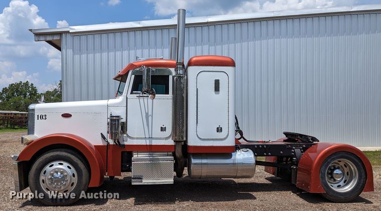 image for item LM9792 1991 Peterbilt 379  semi truck