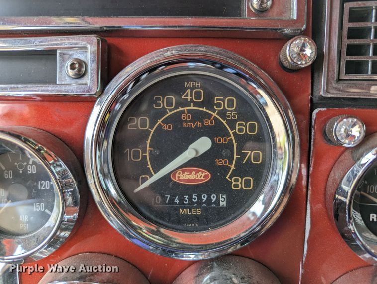 image for item LM9792 1991 Peterbilt 379  semi truck